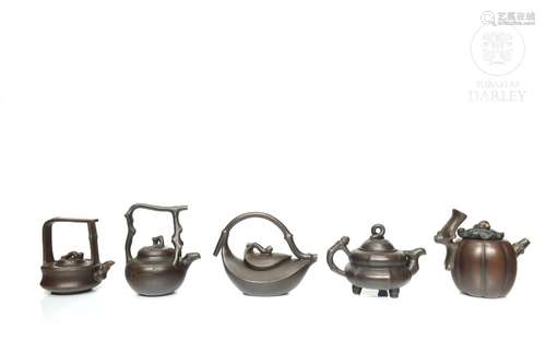 Set of Chinese earthenware teapots, Yixing, 20th century