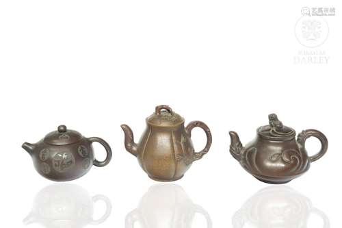 Set of Chinese earthenware teapots, Yixing, 20th century