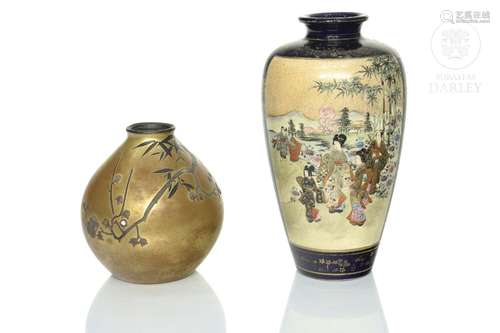 Two Japanese vases, 20th century