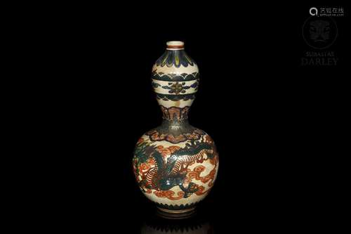 Pumpkin-shaped dragon vase "Hulu", Japan, 19th-20t...