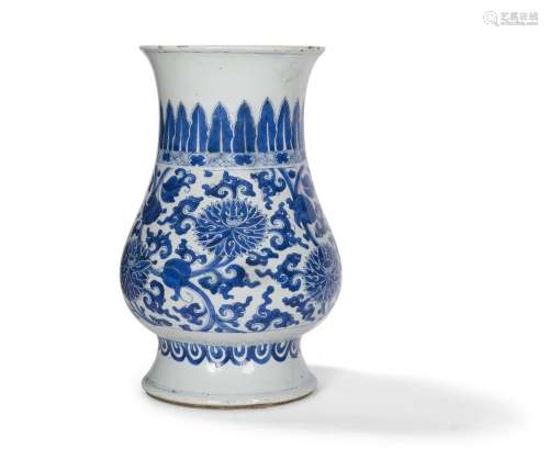 Vase en porcelaine bleu blanc<br />
Chine, époque Transition...