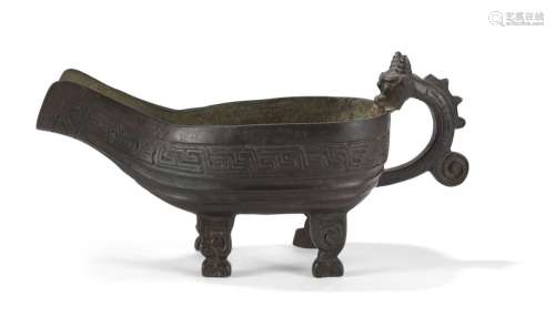 Verseuse Yi en bronze <br />
Chine, début de la dynastie Min...