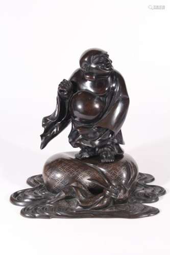 Statuette de Hotei en bronze incrusté d'argent<br />
Japon, ...