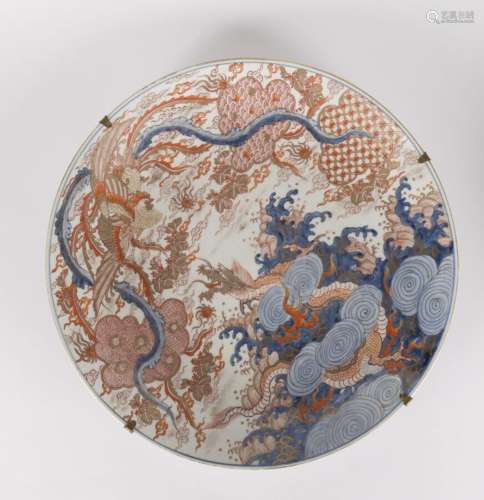 Grand plat en porcelaine Imari <br />
Japon, XIXème siècle<b...