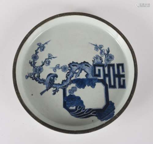 Assiette creuse en porcelaine bleu de Huê<br />
Vietnam, XIX...