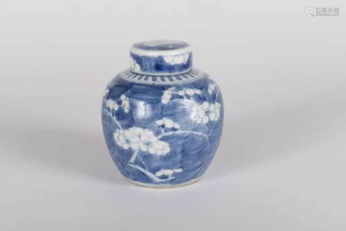 Pot couvert en porcelaine bleu blanc<br />
Chine, XIXe siècl...