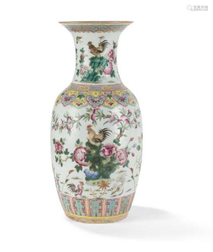 Vase en porcelaine polychrome<br />
Chine, début du XXe sièc...