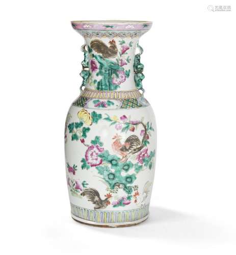 Vase en porcelaine polychrome<br />
Chine, début du XXe sièc...