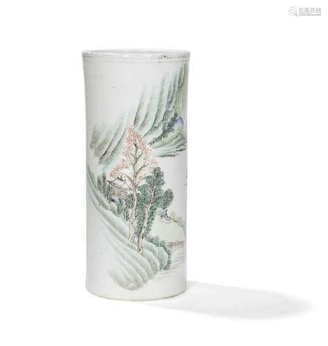 Vase cylindrique en porcelaine polychrome<br />
Chine, début...