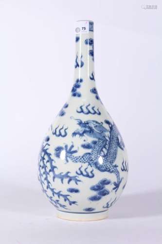 Vase en porcelaine bleu blanc<br />
Chine ou Vietnam, XIXe s...