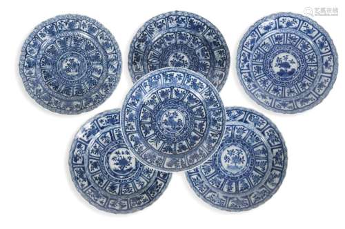 Six assiettes en porcelaine bleu blanc<br />
Chine, époque K...