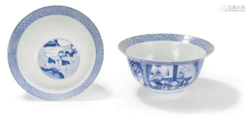 Paire de bols en porcelaine bleu blanc<br />
Chine, marque e...