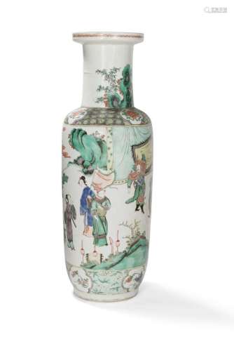 Grand vase rouleau en porcelaine famille verte<br />
Chine, ...