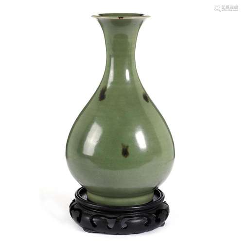 Yu-Hu-chun-ping-Seladon-Vase