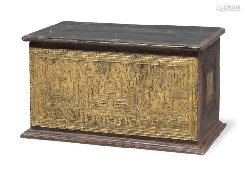 SMALL SANDALWOOD CHEST, CHINA LATE 19TH CENTURY