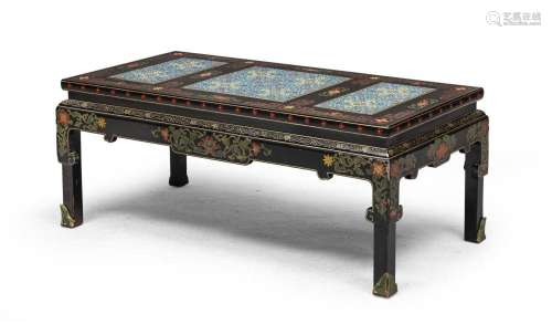 BLACK LACQUER COFFEE TABLE, CHINA 20TH CENTURY