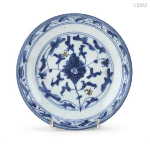 SMALL BLUE AND WHITE PORCELAIN DISH, CHINA 19TH CENTURY