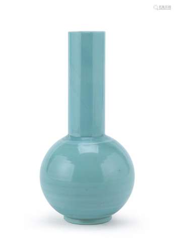 BEAUTIFUL TURQUOISE GLASS VASE, CHINA FIRST HALF 20TH CENTUR...
