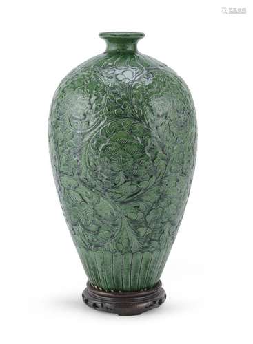 GREEN-GLAZED CERAMIC VASE, CHINA, 20TH CENTURY