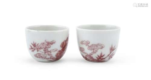 PAIR OF PORCELAIN CUPS, CHINA 20TH CENTURY