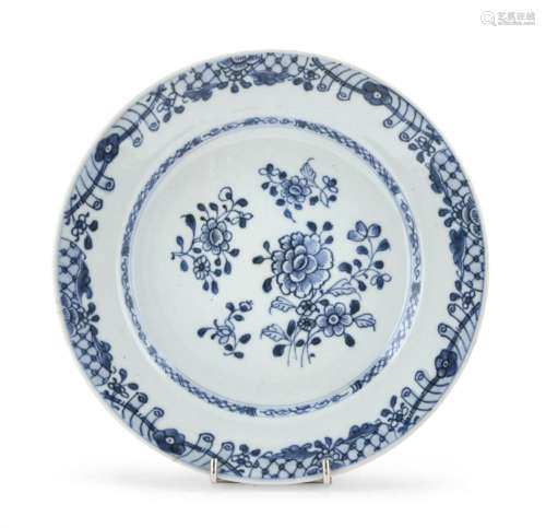 BLUE AND WHITE PORCELAIN DISH, CHINA LATE 18TH CENTURY