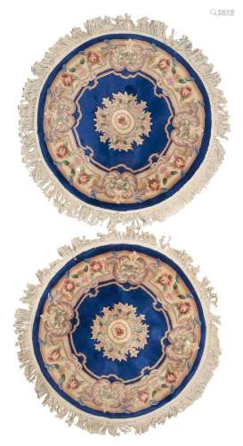 PAIR OF ROUND CARPETS, TIEN-TSIN CHINA MID-20TH CENTURY