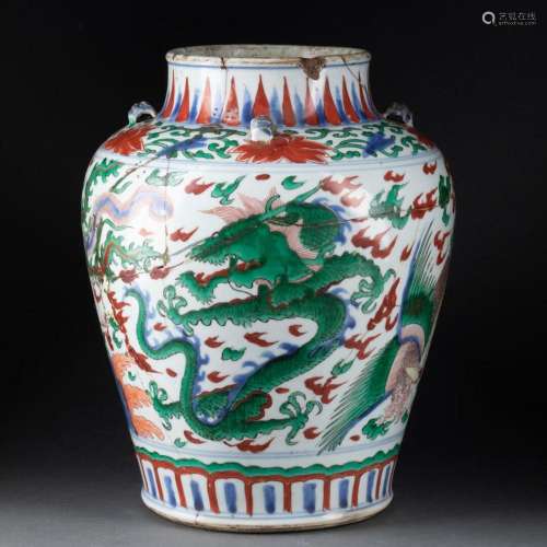 CHINE - Epoque KANGXI (1662-1722) JARRE à décor de dragons e...