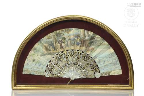 Fan with carved and gilded mother-of-pearl, 19th century