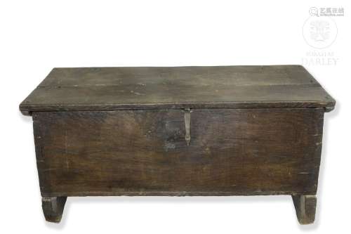 Castilian oak chest, 19th - 20th century