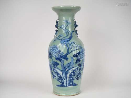 Chine, vers 1900, 
Grand vase balustre en porcelaine à