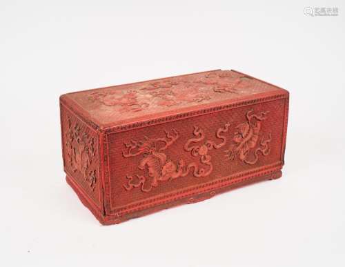 Chine, XIXe siècle, 
Coffre en laque de cinabre finemen
