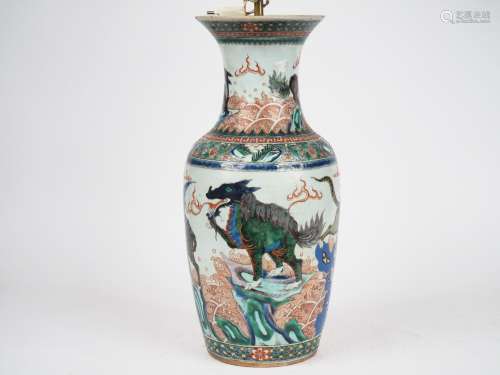 Chine, XIXe siècle, 
Vase balustre en porcelaine et éma