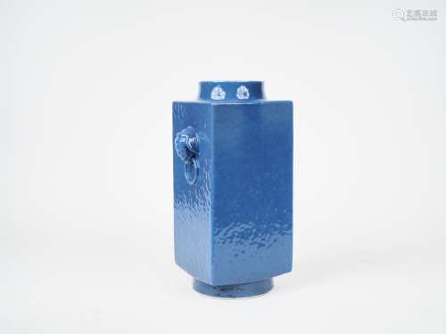 Chine, XIXe siècle,
Vase Cong bleu saphir symbolisant l