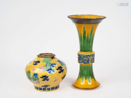 Chine XIXe siècle, 
Ensemble comprenant un vase gu et v