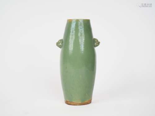 Chine du Sud, XIXe siècle,
Vase de forme ovoïde en terr