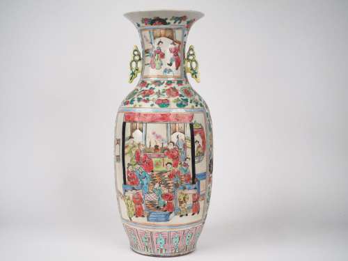 Chine, vers 1900, 
Vase balustre en porcelaine et émaux