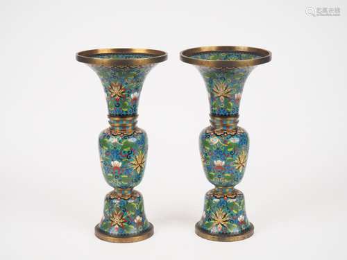 Chine, première moitié du XXe siècle, 
Paire de vases d