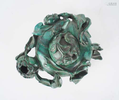 Chine, vers 1930,
Coupe couverte en malachite forme de