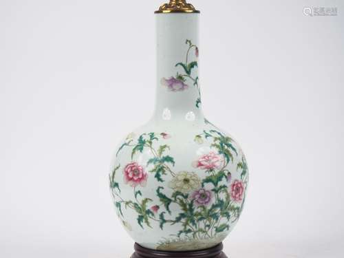 Chine, fin de l'époque Qing, 
Vase tianqiuping en porce