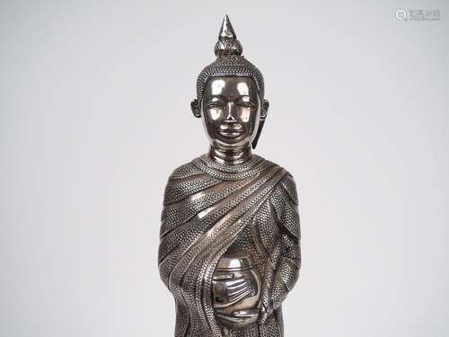 Thaïlande, XIXe siècle, 
Grand bouddha en argent repous