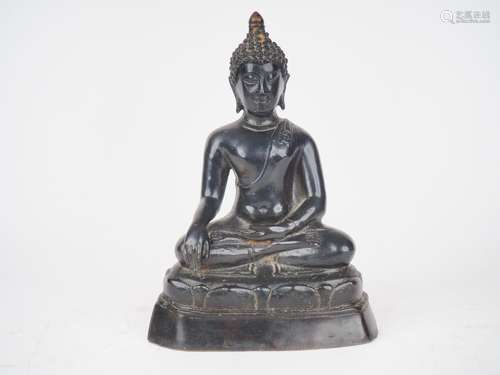 Thailande, XXe siècle,
Statuette en bronze de patine br