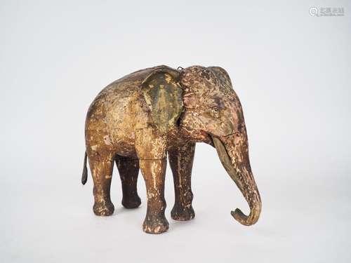 Inde, XIXe siècle,
Eléphant en bois anciennement laqué.