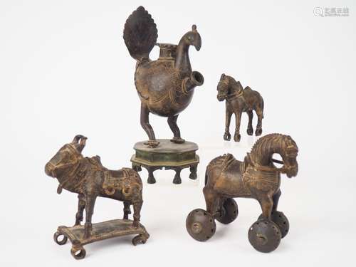 Inde, XIXe siècle, 
Ensemble de jouets en bronze compre