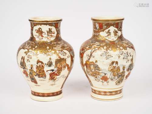 Satsuma, Japon vers 1920, 
Paire de vases en porcelaine