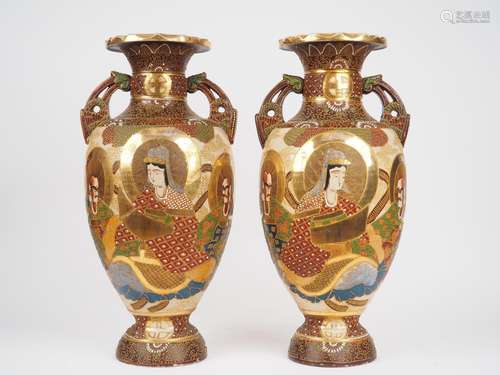 Japon, XIXe siècle,
Paire de vases en faience de Satsum