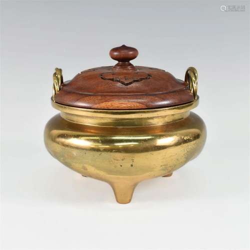 CHINESE BRONZE TRIPOD INCENCE BURNER WITH WOODEN LID