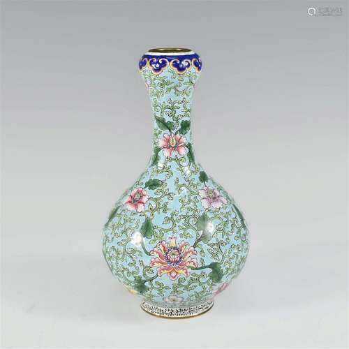 CHINESE SMALL ENAMEL PORCELAIN VASE