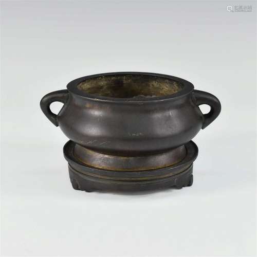 CHINESE DOUBLE FISH EAR BRONZE CENSER WITH STAND