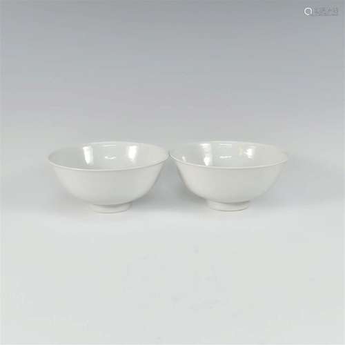 CHINESE QING PAIR WHITE PORCELAIN BOWLS