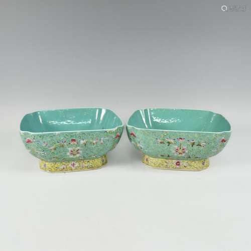 PAIR OF CHINESE QING DYNASTY TURQUOISE GROUND FAMILLE ROSE D...